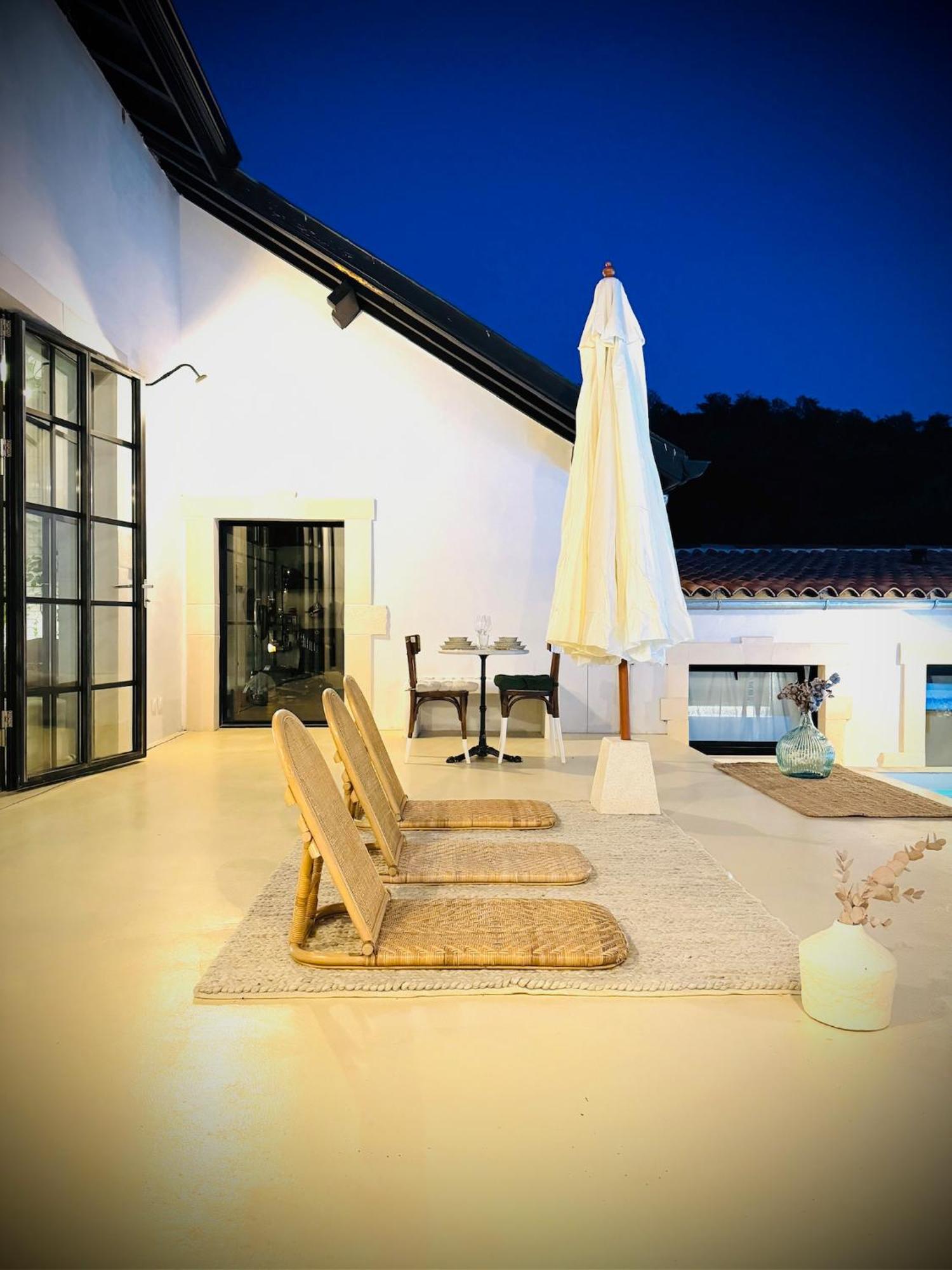 Garage - Piscine Et Terrasse *